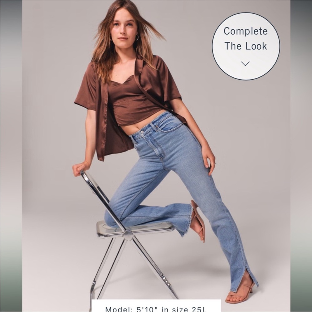 Abercrombie & Fitch 90s Straight Ultra High Rise Jean, Split Hem, Light Wash. 2.